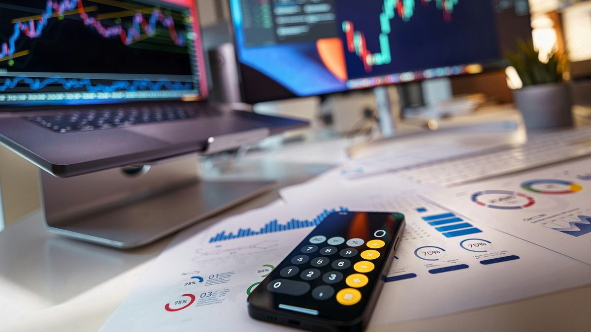 VA loan calculator estimates monthly payments and costs