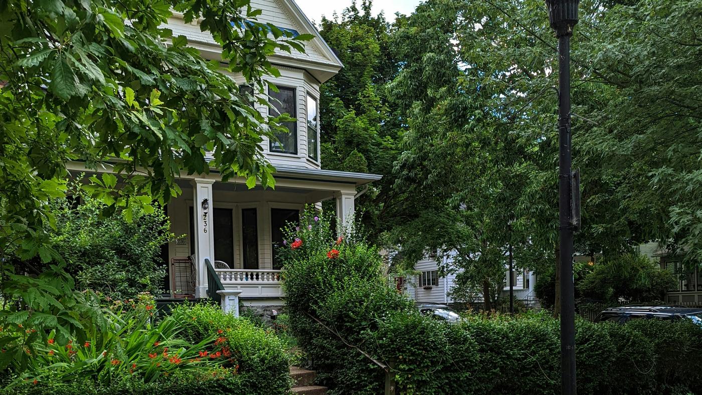 Community Spotlight: Amenities, Access, and Daily Life